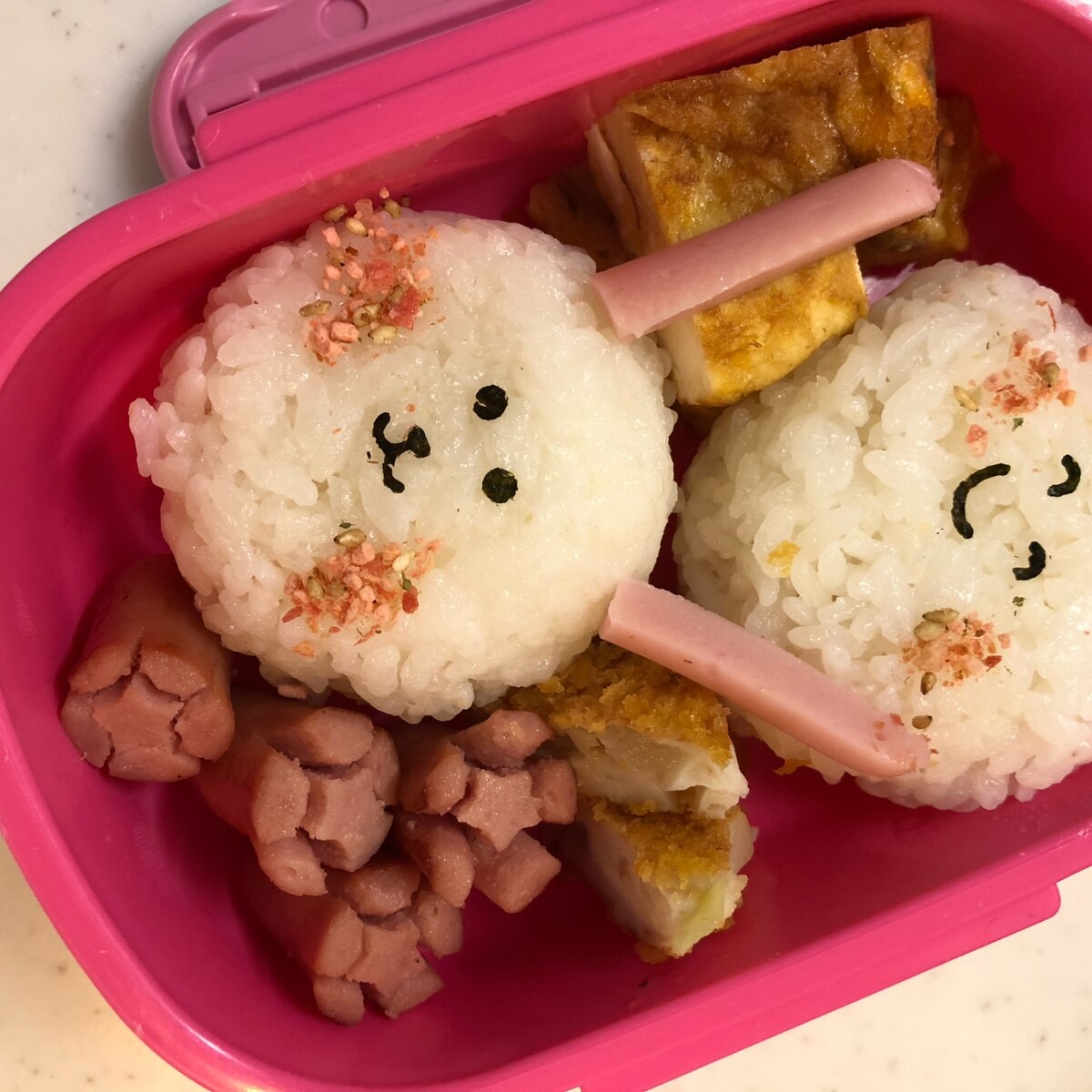 魚肉ソのウサギさんとニコちゃんお弁当 レシピ 作り方 By Xmickyx 楽天レシピ 魚肉ソのウサギさんとニコちゃんお弁当 レシピ 作り方 By Xmickyx 楽天レシピ